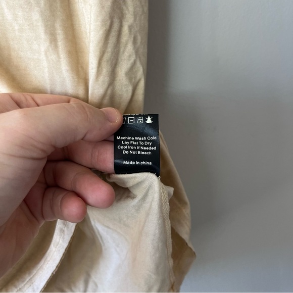 POL Cream Honey Lace Sleeve V-Neck Short-Sleeved Top Medium - Picture 3 of 7